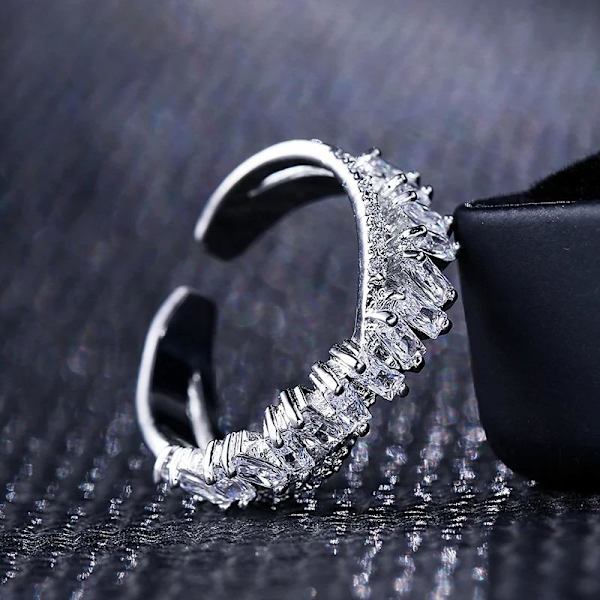 Silver Ring i Stål med Vita Kristaller - Guldpläterad -Justerbar Silver