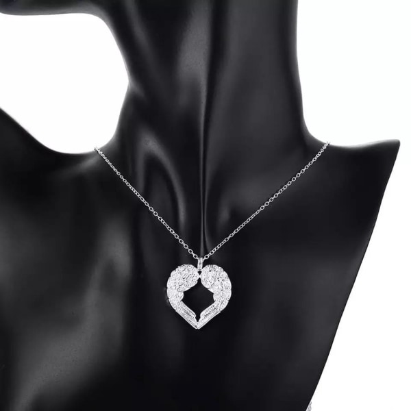 Silver Halsband - Änglavingar som bildar ett Hjärta Silver