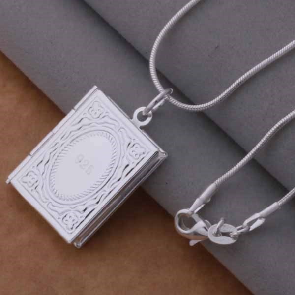 Silver Halsband med Öppningsbar Medaljong - Bok i Fint Mönster Silver