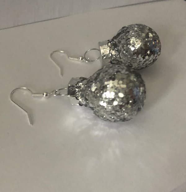 Silver Örhängen till Jul/Christmas - Silver Glittriga Julkulor Silver