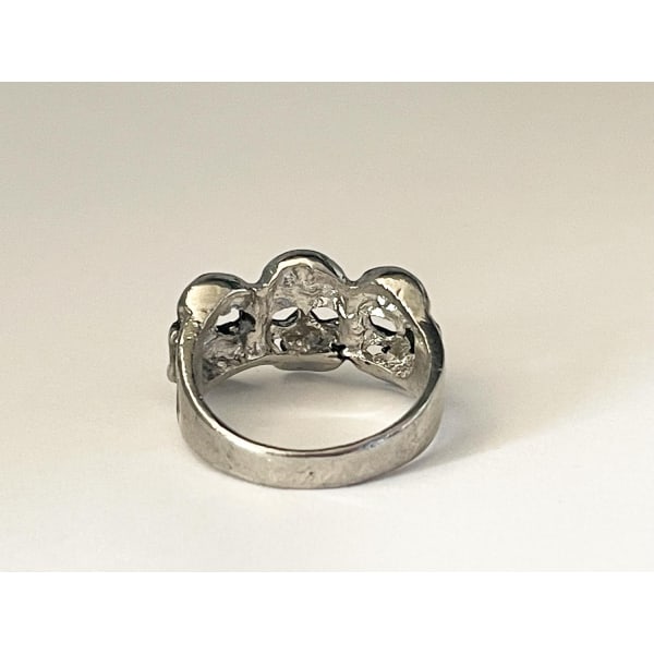 Cool Silver Ring med 3 st Döskallar / Dödskallar - Stl 20 Silver