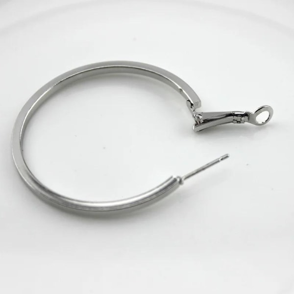 Blanka Runda Hoop Örhängen med Kantig Design - 4 cm - Silver Silver