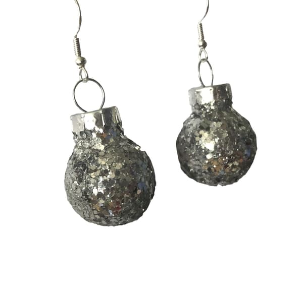 Silver Örhängen till Jul/Christmas - Silver Glittriga Julkulor Silver