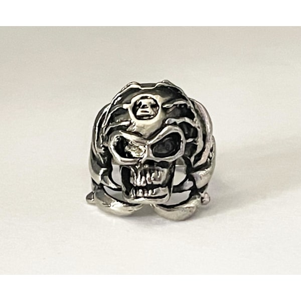 Cool Silver Ring med en Döskalle / Dödskalle - Stl 21,5 Silver