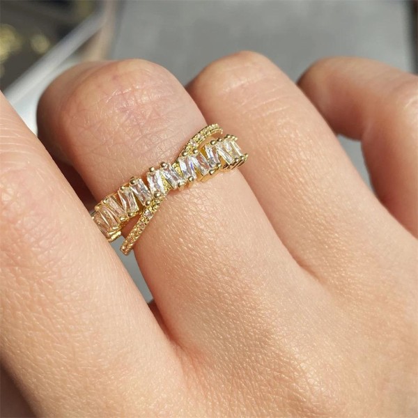 Guld Ring i Stål med Vita Kristaller - Guldpläterad - Justerbar Guld