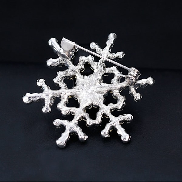 Brosch till Jul i Silver Färg - Snöflinga med kristaller