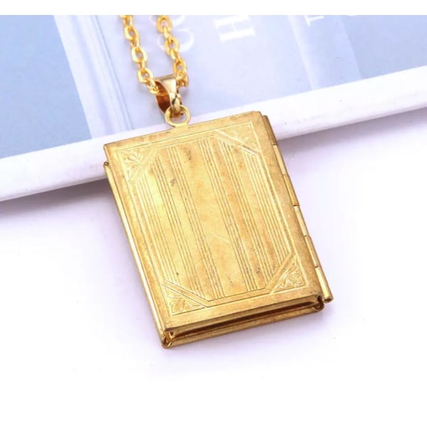 Guld Halsband med Öppningsbar Medaljong - Bok med ett Kors Guld