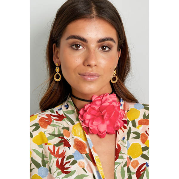 Trendigt Retro Boho Svart Choker / Halsband med en Stor Fuchsia / Rosa Blomma Fuchsia