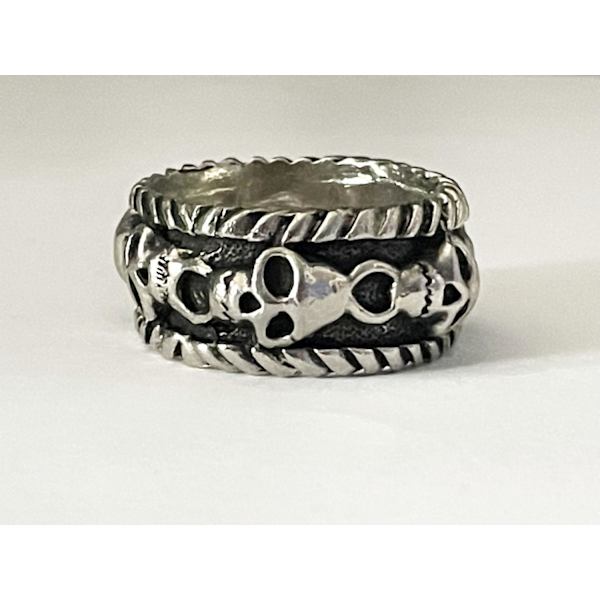 Cool Silver Ring med flera Döskallar / Dödskallar - Stl 19,5 Silver