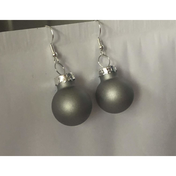 Silver Örhängen till Jul / Christmas - Grå Matta Julkulor grå