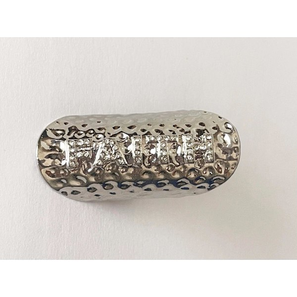 Oversize Silver Ring med Vita Stenar & Text - FAITH - Stl 19 Silver