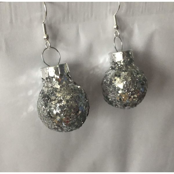 Silver Örhängen till Jul/Christmas - Silver Glittriga Julkulor Silver