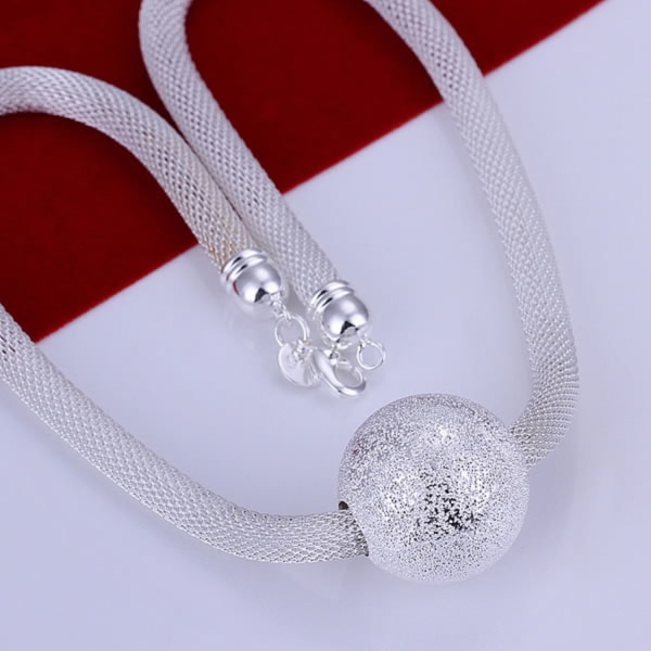 Mesh Silver Halsband med stor Frostad Glitter Boll / Kula Silver