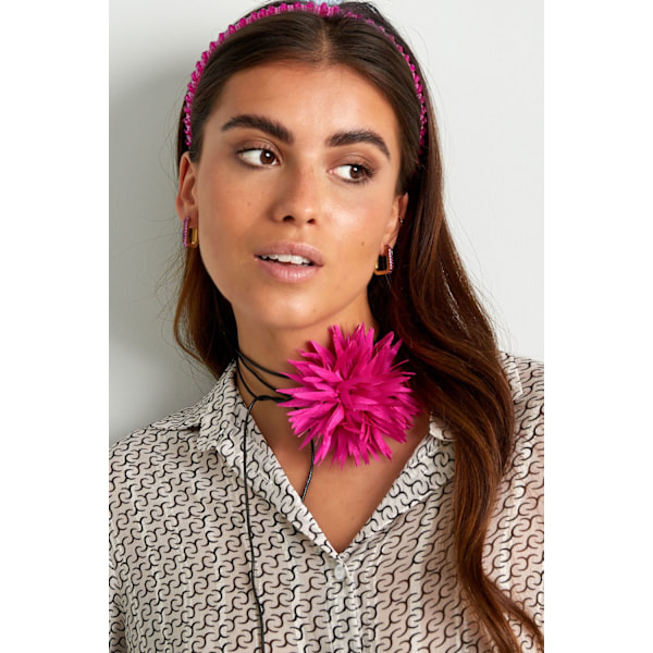 Trendigt Retro Statement Svart Choker / Halsband med en Stor Gul / Senapsgul Blomma Gul