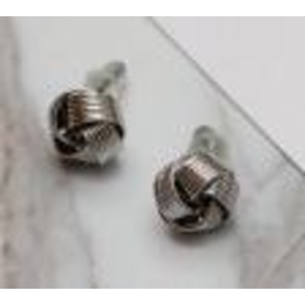 Silver Stud Örhängen - Mönstrad Knut Silver