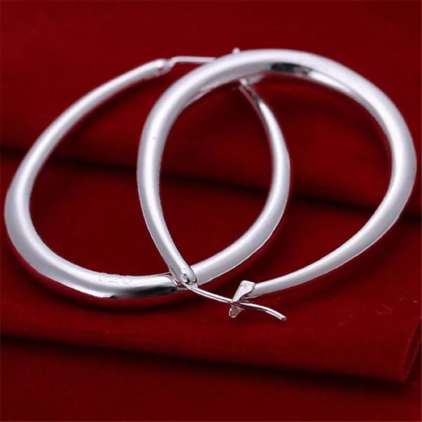 Blanka Stora Ovala Hoop Silver Örhängen - Klassiska & Stilrena Silver