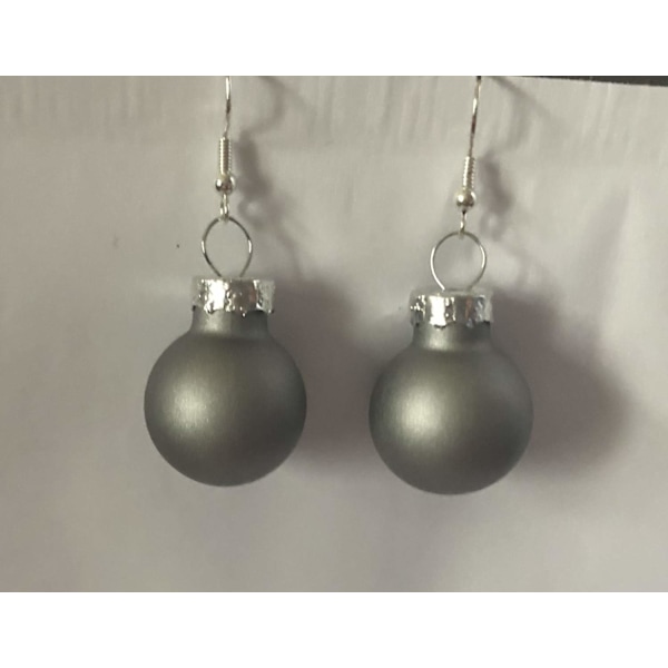 Silver Örhängen till Jul / Christmas - Grå Matta Julkulor grå