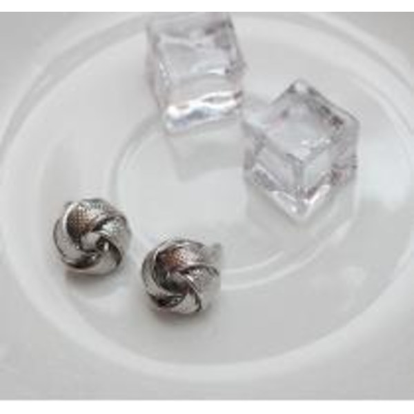 Silver Stud Örhängen - Mönstrad Knut Silver