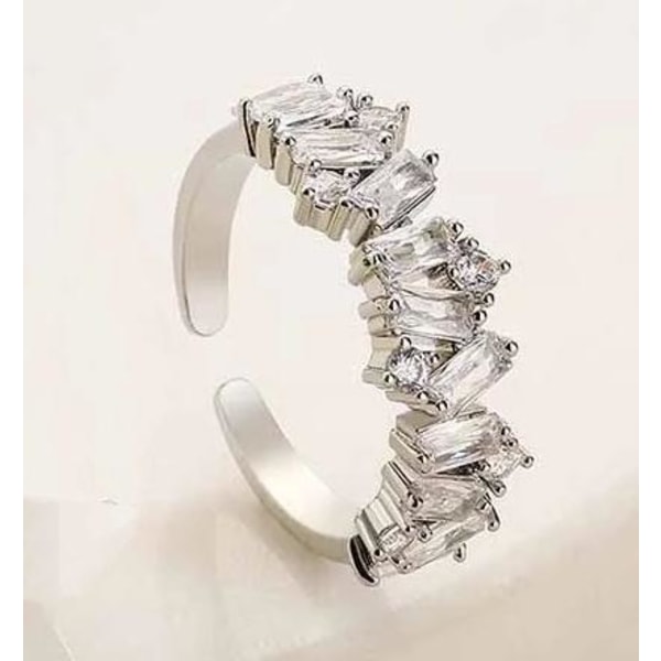 Silver Ring i Stål med Vita Kristaller - Guldpläterad -Justerbar Silver