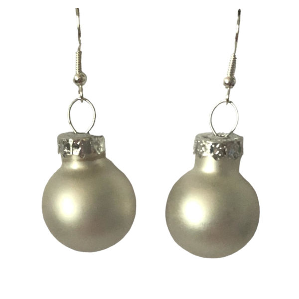 Silver Örhängen till Jul/Christmas - Vit Pärlemor Matta Julkulor Vit