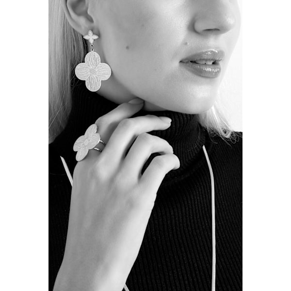 Statement Örhängen i Rostfritt Stål - Clover Class - Blanka & Mönstrade Blommor - Silver Silver