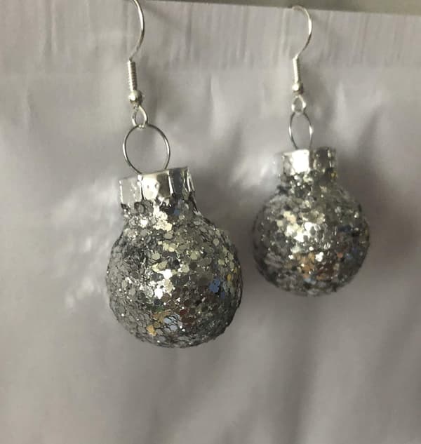 Silver Örhängen till Jul/Christmas - Silver Glittriga Julkulor Silver