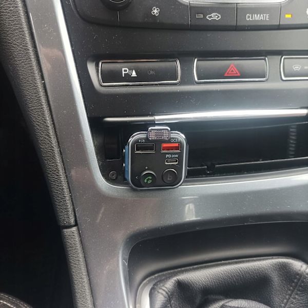 Bluetooth-sändare med Billaddare 12 V / 24 V multifärg