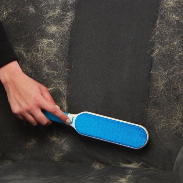 Itsepuhdistuva harja lemmikin karvojen tehokkaaseen siivoukseen Blue
