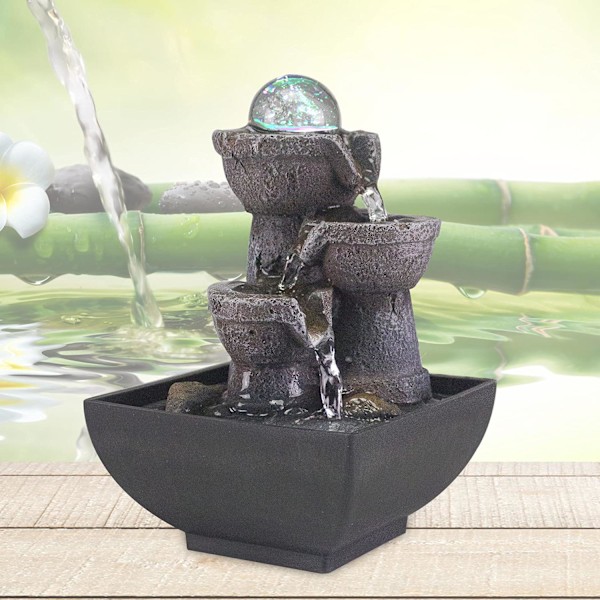 Zen vesilähde kaksinkertaisella vesiputouksella Black