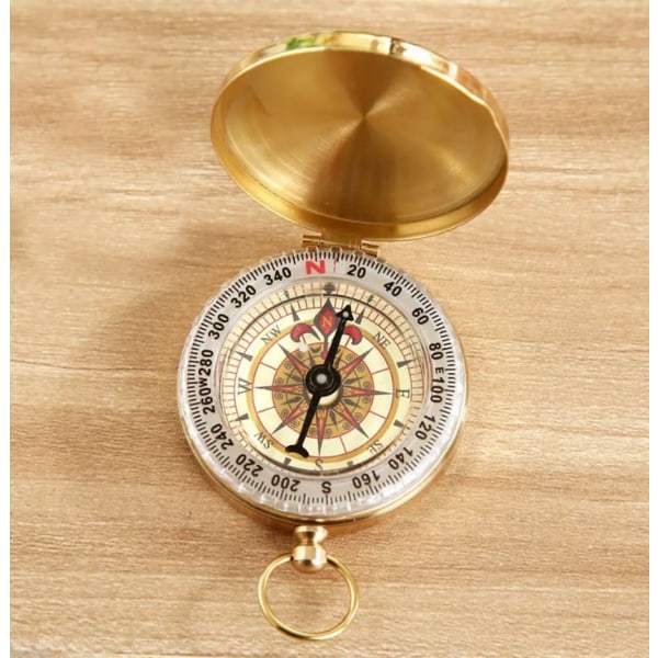 Klassisk Kompass i Mässing Guld