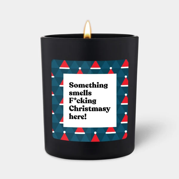 Handgjort unikt doftljus, text Something smells F*cking Christmas here, Jul