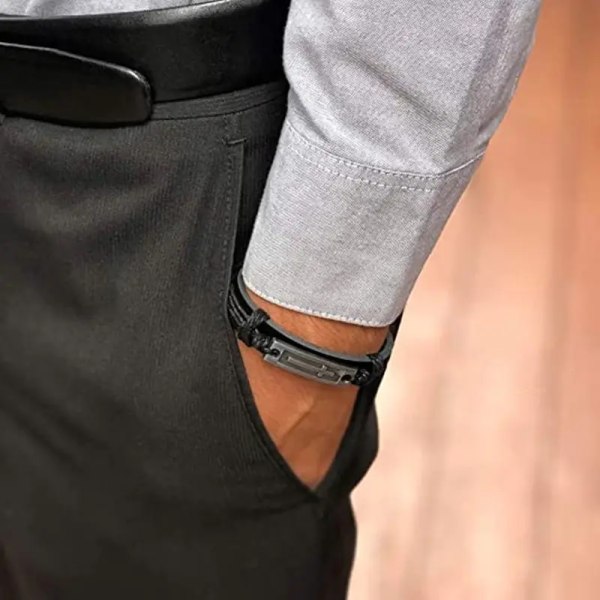 Läderarmband med kors för män: Bekräftelsepresenter till tonårspojkar