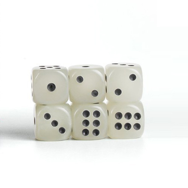 16mm Kuusisivuinen Pimeässä Hohtava Noppasetti Lautapeleille ja Matematiikan Opetukseen