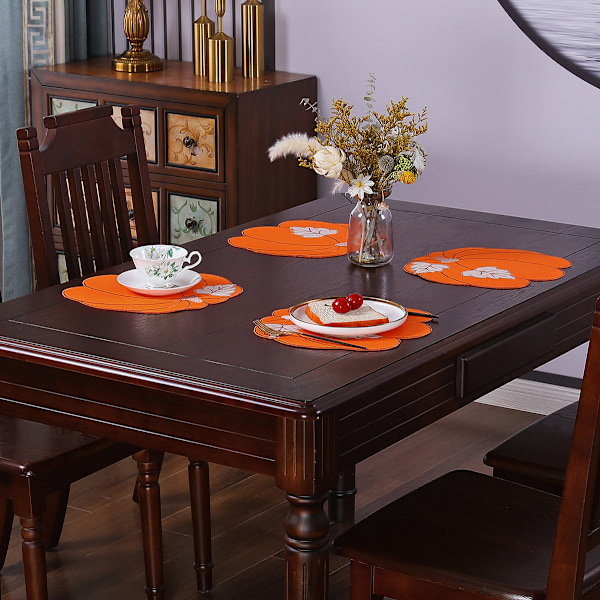 Höstskördeplatsmattor Set om 4, 12\" Semester Thanksgiving Halloween Höst Pumpa Broderad Orange Bordsplaceringsmattor
