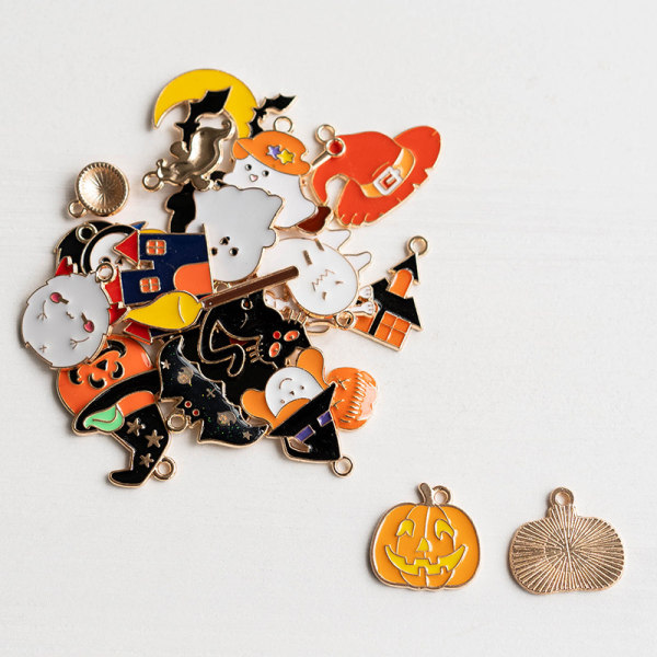 24 stk Assorted forgyldt emalje Halloween dekorationer Charm vedhæng til DIY smykker Making Halskæde Armbånd Ørering DIY Smykker Tilbehør Charms