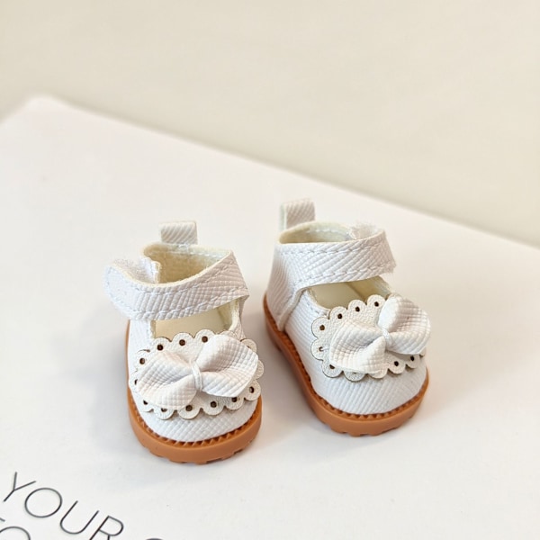/RYI/A 17 centimeter Labubu-docka bär en klädsel som förvandlas till en ungdomlig och energisk marinblå kjol LBB-04Just shoes