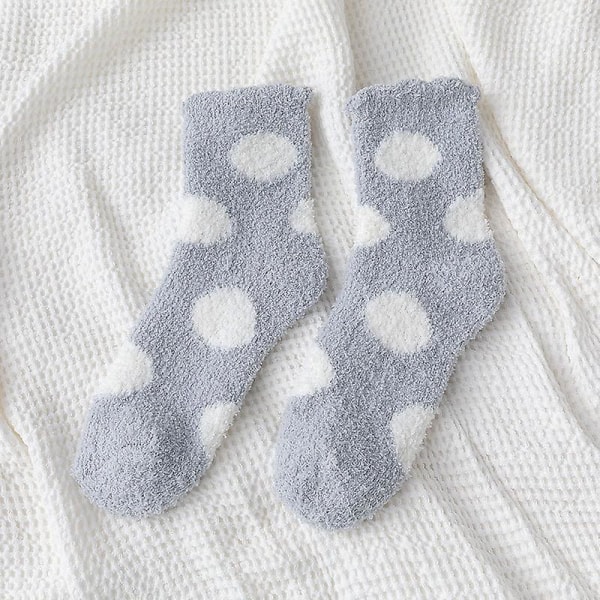 Fuzzy tofflor för damer, varma och fluffiga vintersockor, tjocka mjuka sovstrumpor med prickar (4 par)