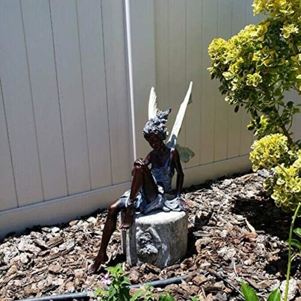 Turek Sittende Fe-Hagefigur i Harpiks...