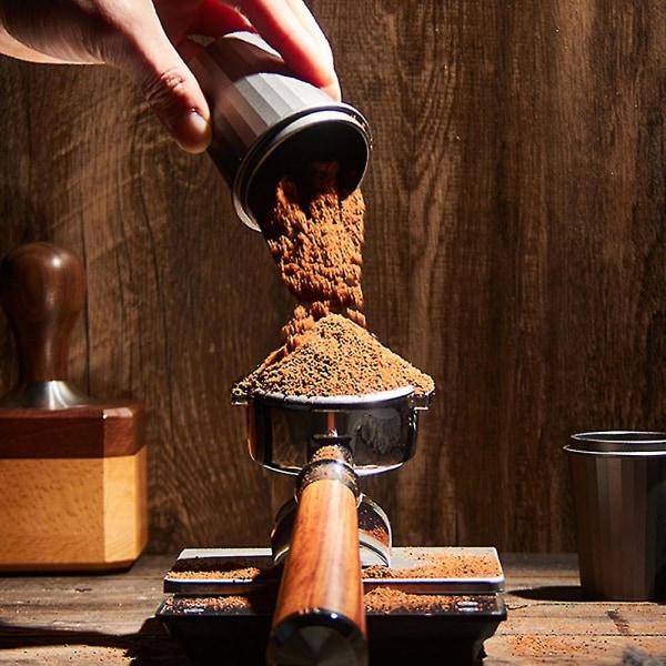 58 mm:n kahvin annostelukupin nuuskailumuki, joka on yhteensopiva espressokoneen kanssa ruostumattomasta teräksestä valmistettu kahvijauhekupin syöttölaite S