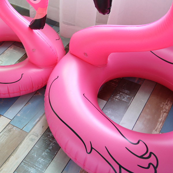 Vaaleanpunainen Flamingo Uimarengas, Puhoutuu Yli Leveäksi, Hauska Ilmatäytettävä Vinyl Kesä Uima-altaaseen tai Rannalle (120cm)