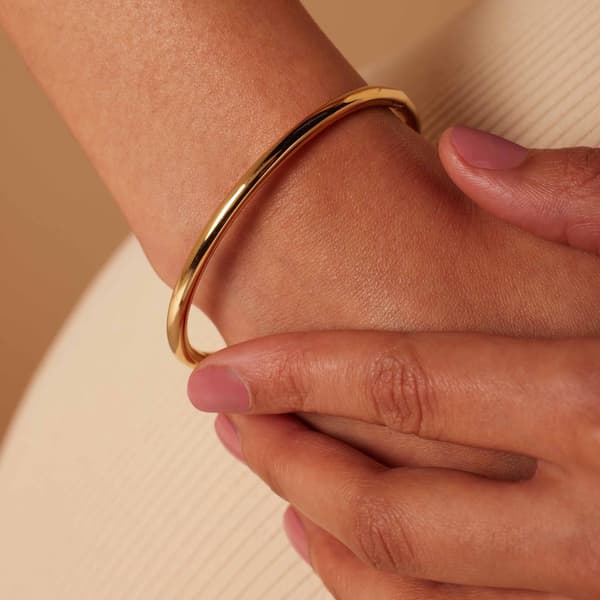 Guldbanglearmbånd til kvinder, vandtæt rustfrit stål, anløbsfrit klassisk minimalistisk smykke, gave til hende, guldfarve 62 mm