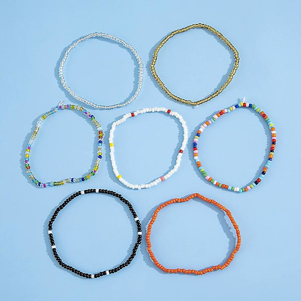 Enkeltlags håndlavede geometriske ankelkæder, alsidige elastiske armbånd med kontrasterende farvede perler til kvinder (14 stk.)