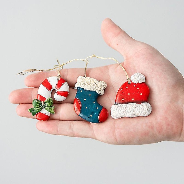Julminiatyrprydnadsföremålssats Resin Dollhouse Hängande Landskapsprydnader för Snöig Vintergirlang Tillbehör 4 st Färger