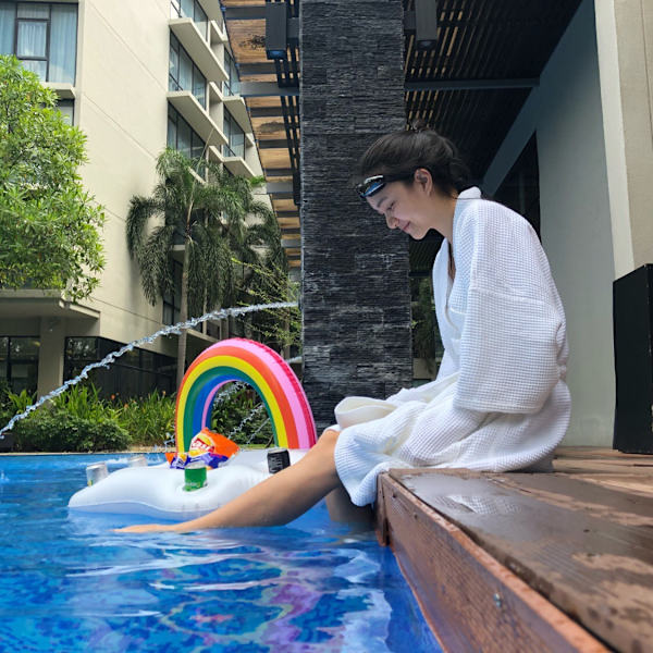 Ilmapatja Sateenkaaripilvi Juomateline Flamingo Ilmapatja Juomateline, Uima-allas Kelluva Baari 4 Juomareiällä Spa Tarvike