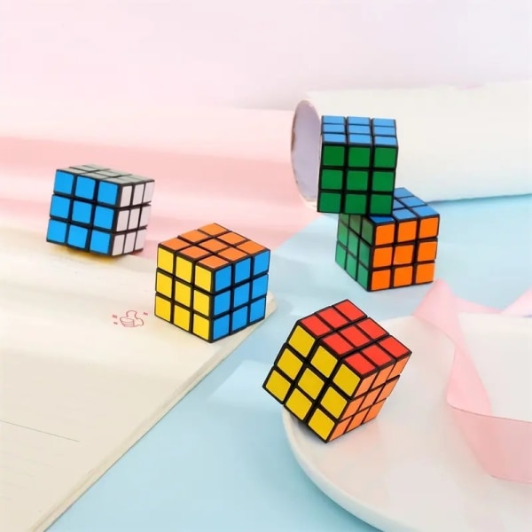 Mini Cube Puzzle Party Favors for Kids, 20 Pack Magic Cube Party Puzzle Game Leker Klasseromsbelønninger og skolepremie for studenter,
