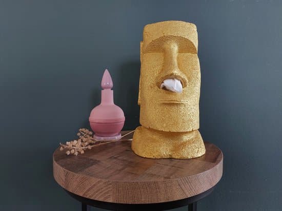 Rotary Hero Moai Tissueboks Holder, Guld Polyresin Påskeø Hoved Tissue Dispenser til Badeværelse Køkken Soveværelse, Rektangulær, 18x19x31,5 cm