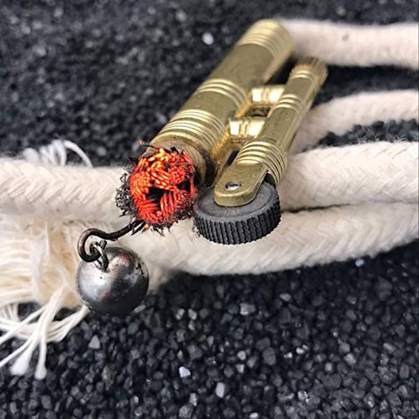 Rope Lighter Fløjlstændert Vindtæt Bærbar Overlevelses Hyrdetændert Udendørs Campingkilde Vintage Tinder Tændere (gylden)