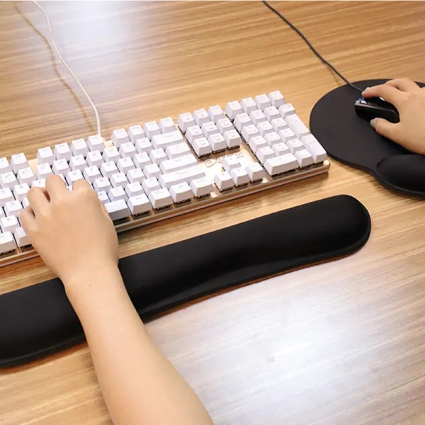 Hiirenmatto ja näppäimistön alusta 3-pakkauksessa, ergonomiset rannetuet, kestävä ja mukava liukumaton muistivaahto helpottaa ranteen painetta näppäimistössä