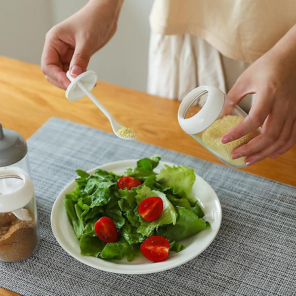 1 st Kryddställ i plast Kryddburkar Kryddströare Saltströare Behållare Pepparströare med sked