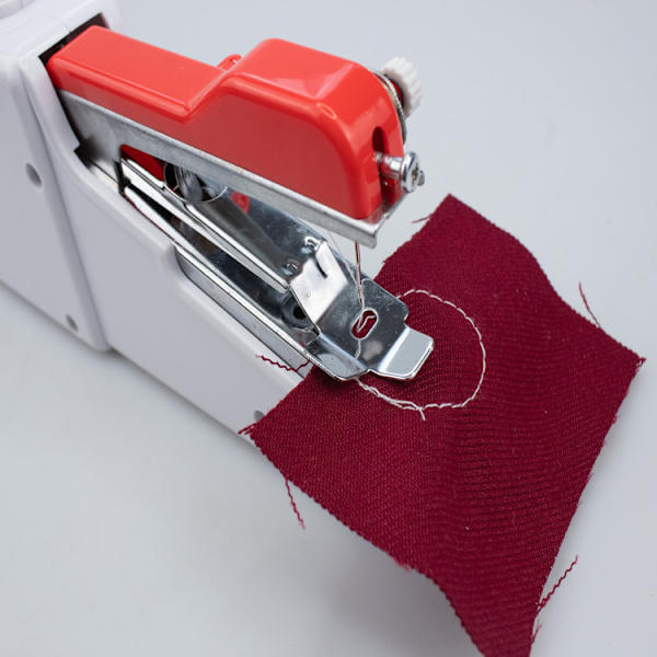 Stitch Sew Quick Bærbar Reparationsmaskine Håndholdt Mini Enkel Bærbar Elektrisk Symaskine Husholdnings Lomme Elektrisk Mikro Symaksine